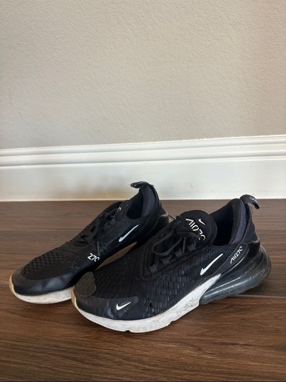 Nike Black and White Air Max 270 Sport Sneakers -womens